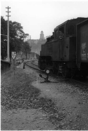 Bahnhof Haigerloch, Lok 16, LP-Tafel (Läuten und Pfeifen), Bahnübergang nur mit Andreaskreuzen gesichert