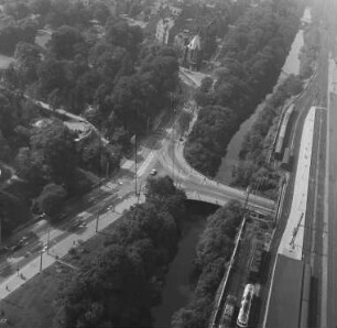 Straßenkreuzung Schiller- und Bahnhofstraße in Erfurt : Blickrichtung Südwesten