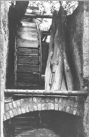 Bernsdorf-Großgrabe. Forstmühle, oberschlächtiges Wasserrad, Repro nach Fototheksaufnahme 1929 (df_0015045)