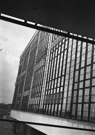 Bauhaus Dessau, Glasfassade des Werkstattflügels
