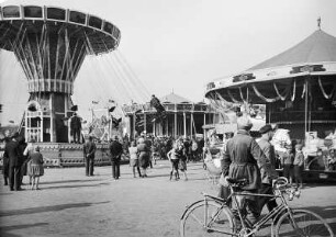 Dresden. Jahrmarkt auf dem Alaunplatz. Karussells