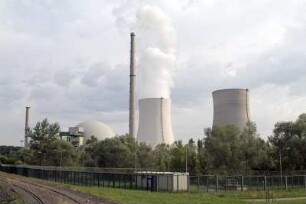 Atomkraftwerk AKW Philippsburg. Reaktor und Kühltürme, Symbole für Energie, Technik...