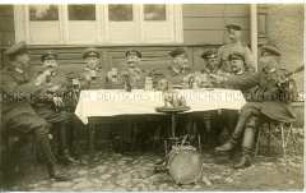 Soldaten beim Bier