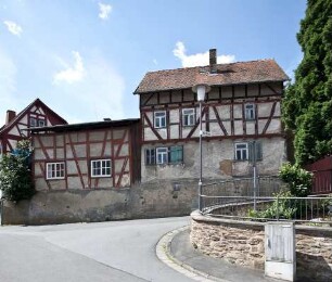 Langgöns, Am Berg 1
