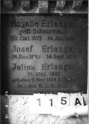 Grabstein 115 (Index: 99618507) Maße HxBxT: 173x94x28 cm Besonderheit: kulturhistorisch wertvoll / hist.-wiss. Gründe (Julius: Kriegsteilnehmer); - Familiengrab: Grabstein 115A