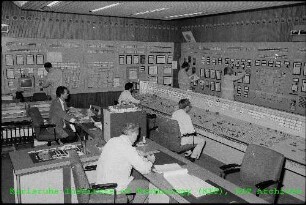 Blick in die Schaltwarte der Kompakten Natriumgekühlten Kernenergieanlage II (KNK II)