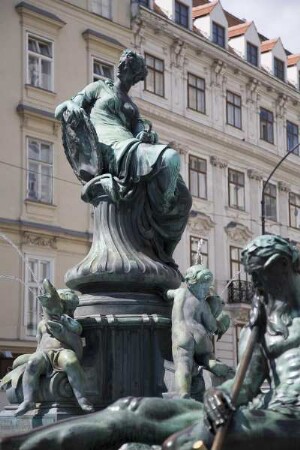 Donnerbrunnen / Providentiabrunnen / Mehlmarktbrunnen — Statue