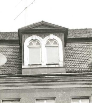 Spremberg, Lange Straße 15/16. Kreissparkasse (ehemaliges Kavalierhaus; 1706, 1843/20. Jh.), Dachhäuschen