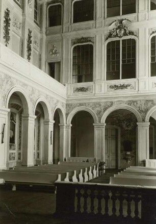 Schloss Hubertusburg, Schlosskapelle, Inneres, Blick vom Altar zum Eingang