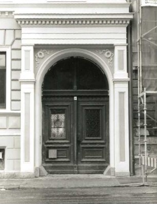 Görlitz, Wilhelmsplatz 9 b. Wohnhaus (um 1875). Portal