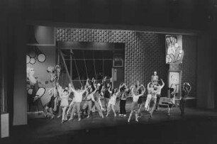 Szenenbilder aus "Karambolage", Operette von Conny Odd (Carlernst Ortwein) mit Libretto von Maurycy Janowski. Metropol-Theater Berlin, 02.04.1971
