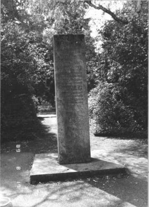Kriegerdenkmal (Index: 100109057) Besonderheit: kulturhistorisch wertvoll / hist.-wiss. Gründe (Gedenkstein); - Namen siehe Inschriften: Gedenkstein (1)