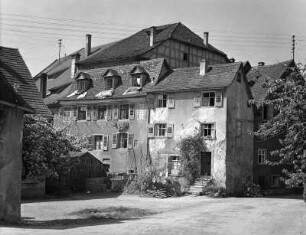 Meersburg, Am Sentenhart. Wohnhäuser. Straßenansicht