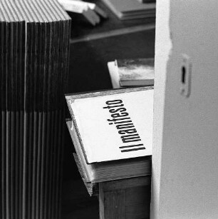 Umzugssituation I : Sammlung Egidio Marzona vor dem Umzug ins Archiv der Avantgarden, Staatliche Kunstsammlungen Dresden