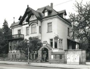Dresden-Strehlen, Wasastraße 10. Villa (1903/1904; O. Foerster). Straßenansicht
