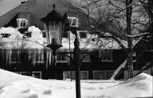 Hinterzarten: Eiszapfen am alten Schwarzwaldhof; Hotel Adler