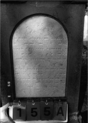 Grabstein 155 (Index: 100100243) Maße HxBxT: 132x50x22 cm Symbolik: Verzierungen: Grabstein 155A