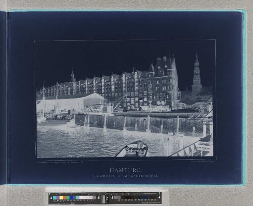 Hamburg : Lagerhäuser am Sandthorquai