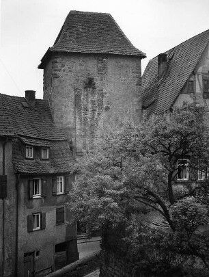 Bad Wimpfen. Schwibbogentor (oder: Hohenstaufentor) der Pfalz Wimpfen. Burgviertelseite