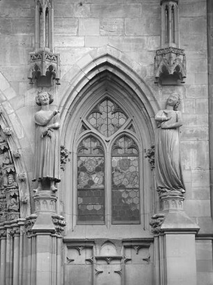 Westportal, südliches Fenster: Verführer