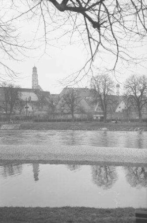 Lauingen: Blick über die Donau auf die Stadt