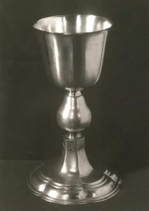 Döbeln, Nikolaikirche. Abendmahlskelch. Silber, vergoldet; Höhe 23 cm, Fußbreite 14,5 cm. 18. Jahrhundert