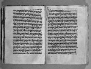 Amalarius Metensis, Liber officialis — Initiale U (biscus), Folio 2 recto