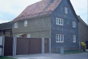 Bauernhaus mit verschiefertem Giebel; Ornamentik