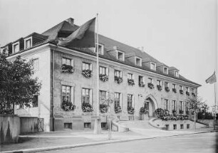Studentenhaus : Dresden, Studentenhaus Mommsenstraße. Fassade an der Mommsenstraße