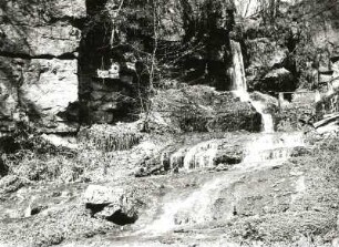 Nikolsdorfer Wände : Sächsische Schweiz. Gottleubatal. Wasserfall in der Mündungsstufe des Langenhennersdorfer Baches (Niedrigwasser)