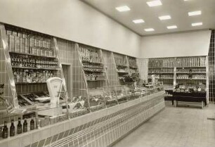 Dresden-Altstadt. Gewandhausstraße (1957-1958; H. Terpitz, G. Dettmar, H. Zimmermann). Fischladen, Verkaufsraum mit Theke