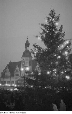 Leipziger Weihnachtsmarkt bei Dunkelheit