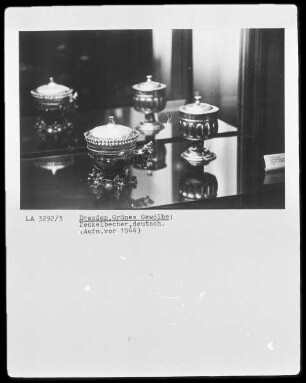 Deckelbecher