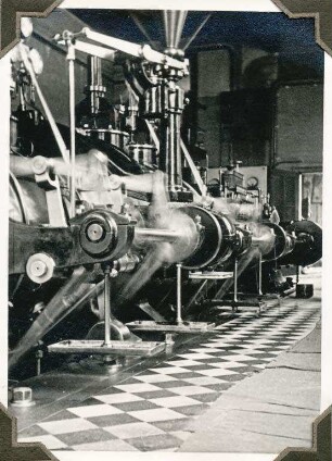 Fa. H. Fuchs Söhne, Holzhandlung im Rheinhafen. Maschinenraum