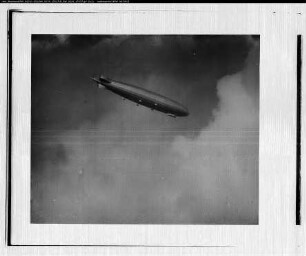 Berlin-Staaken, Luftschiff Zeppelin 126 über Berlin-Staaken