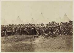 Preußische Soldaten mit Blasinstrumenten vor Zeltlager in Düppel