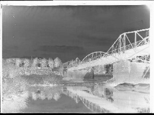 Staustufe Knetzgau; Straßenbrücke Haßfurt mit Blick gegen das recht Ufer.