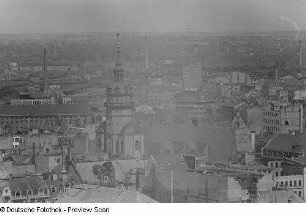 Blick vom Neuen Rathaus in Richtung Thomaskirche