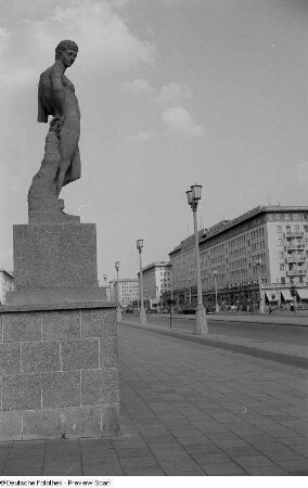 Teilansicht der Stalinallee