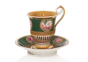 Tasse mit Blumendekor, Untertasse
