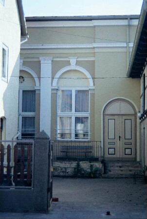 neoklassizistischer Bau hinter der Gastwirtschaft, ehemaliger Tanzsaal