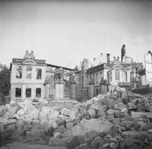 Dresden nach der Bombardierung vom 13./14. Februar 1945. Ruine des Coselpalais