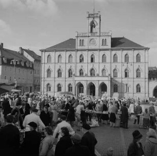 Weimar. Rathaus mit Marktplatz