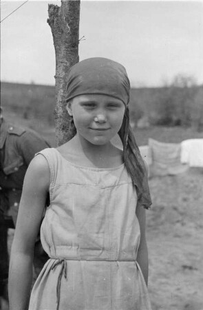 Zweiter Weltkrieg. Zur Einquartierung. Sowjetunion. Porträt eines Mädchens (Volkstypen)