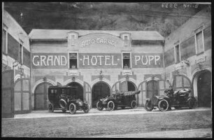 Karlsbad. Autogarage des Grand Hotel Pupp
