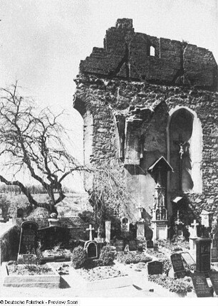 Bautzen. Ruine der St.-Nikolai-Kirche (15. Jahrhundert, Turm 1614). Blick über den Nikolaifriedhof