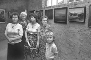 Erster Besuch der Dorfbewohner im Atelier des Malers
