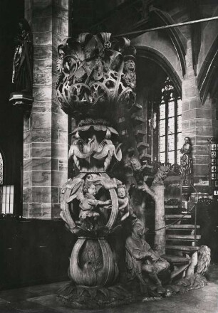Freiberger Dom. Tulpenkanzel - eines der bekanntesten Kunstwerke des Doms
