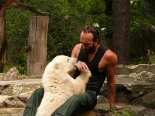 Berliner Zoo, der kleine Eisbär Knut und Pfleger Thomas Dörflein, 22. Juni 2007