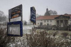 Blick auf die Orangerie Marienborn und einige neue GAstronomie-Hinweise. Schneetreiben, 03.2010